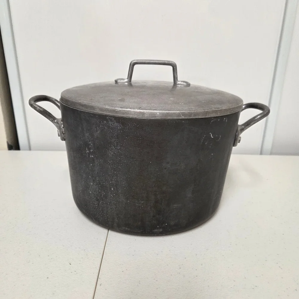 Magnalite GHC 7 Quart Stock Pot with Lid Anodized Aluminum USA Made 6.6L Gray